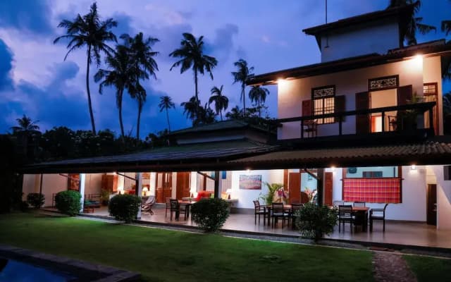 South Point Surf House - Whole Villa 5 Bedrooms (Sleeps 14)