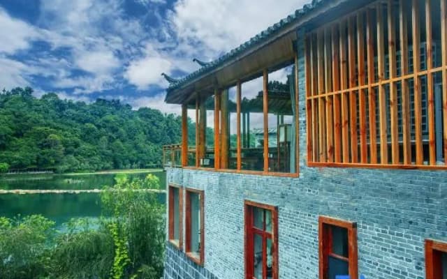 Green Artistic Conception Garden House