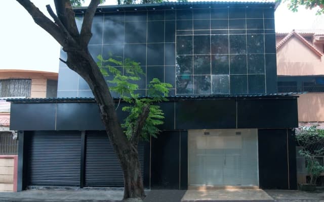 OYO 22070 West Inn Hotel