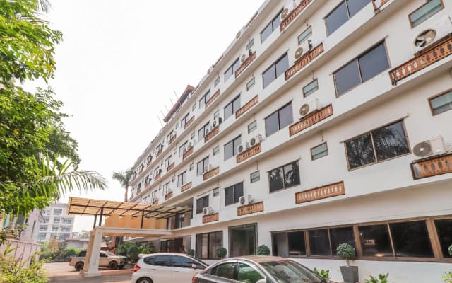 OYO 807 Suan​ Dok​ Kaew​ Hotel​