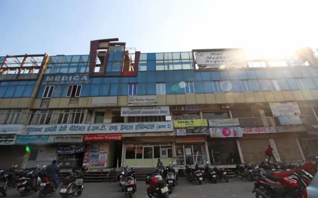 OYO 7147 Hotel Madhur Regency