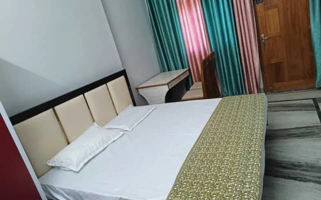Arya Holiday Home