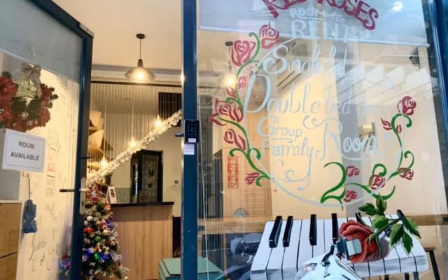 Red Roses Hostel Bui Vien