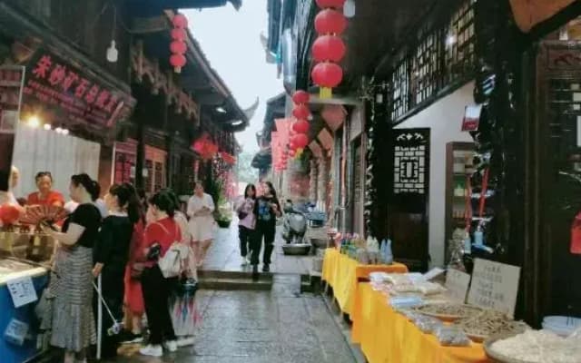 Unique Homestay with Ancient Title in Furong Town