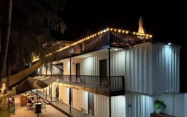 Pig Dive Hostel