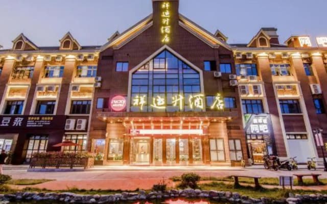 Lucky Hotel