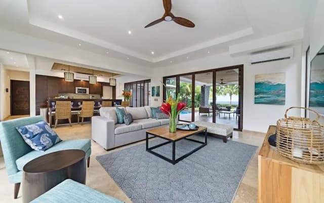 Beachfront Villa - Sunsets and Daily Maid Service