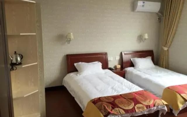 Huangshan North Station Inn