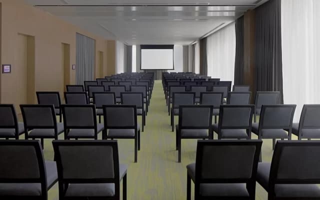 Отель Holiday Inn Dubai Business Bay