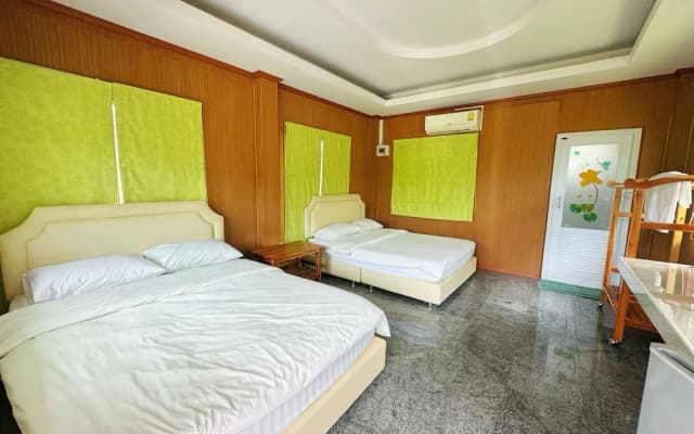 OYO 75497 Uncle Odd Talay View Resort