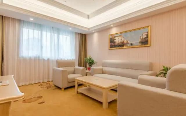 Vienna International Hotel (Chizhou High-speed Railway Station)