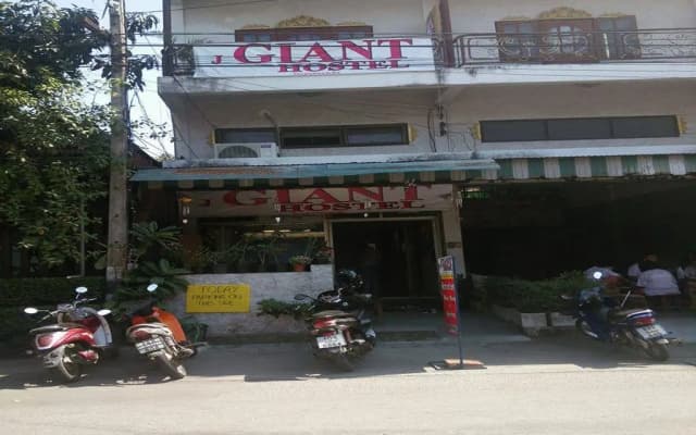 J Giant Hostel