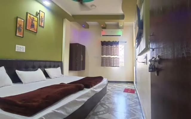 Goroomgo Priyanshi Palace Ujjain