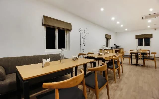 OYO Townhouse 77018 Gangothri