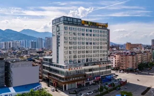 Clover Holiday Hotel (Guiping Xinggui)
