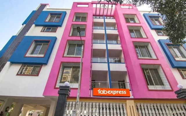 FabHotel Golden Leaf
