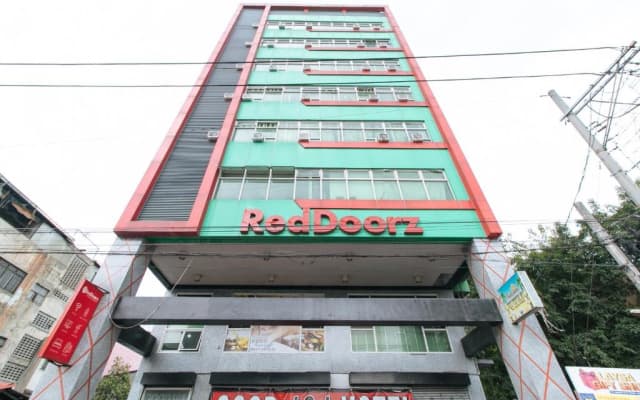 RedDoorz near Quiapo Church Manila
