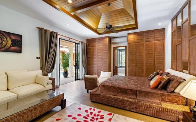 Champagne Pool Villa