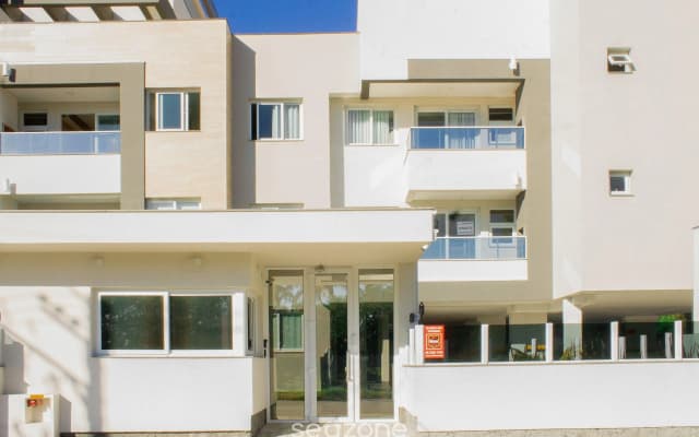 Apto moderno com piscina e churrasqueira CRR201