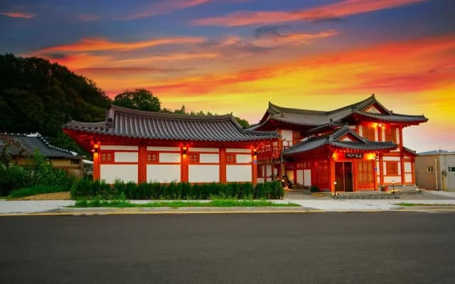 Lee Ga Hanok