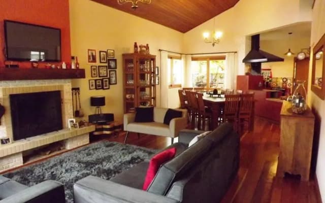 Casa MARAVILHOSA com 4 Suítes em Condomínio
