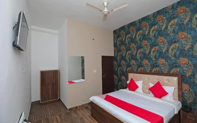The King Palace Family Hotel by OYO Rooms