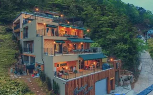 Bottega Pool Villa Pension