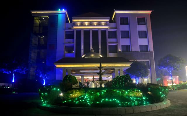 Ramada by Wyndham Varanasi Katesar