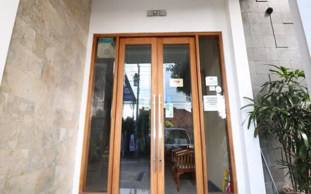 Omahqu Guest House