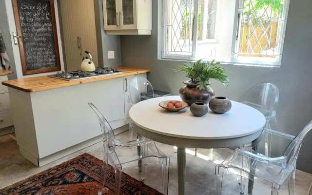 Villa Roc Guesthouse - Pet Friendly