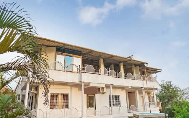 OYO 19677 Hotel Gurukrupa