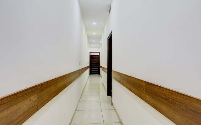 Hotel O by OYO Lohgarh Road Zirakpur Formerly JB Plaza