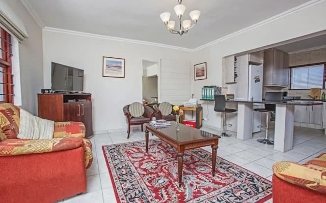 Spacious Garden Cottage