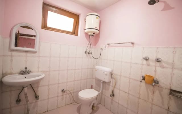 Giriraj Guest House