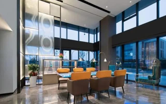 Wassim Hotel (Wuhan Tianhe Airport Aviation Headquarters Subway Station)