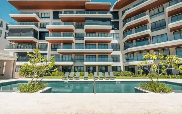 4 Guest 2 Bedrooms Balcony and Shared Pool