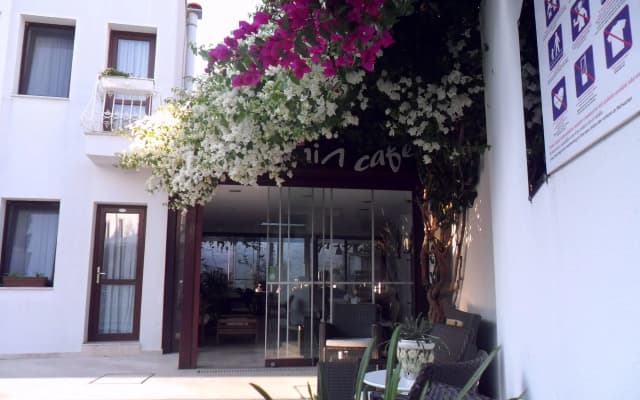 Costa Asmin Hotel