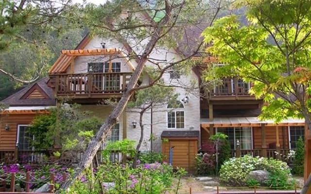 Pyeongchang Bench House Pension