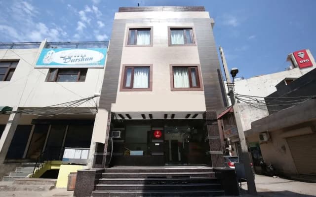 OYO 9420 Hotel Silver Palm