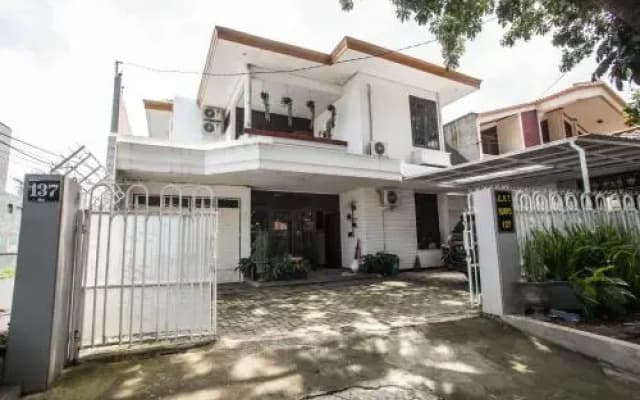 Asri Homestay Syariah by RedDoorz
