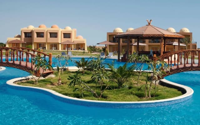 Отель Wadi Lahmy Azur Resort