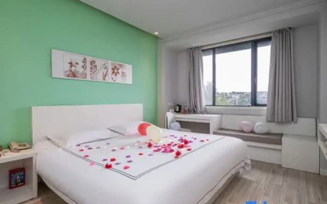 Xiangtan Ruibo Hotel (Central Hospital Yuhu Road Branch)