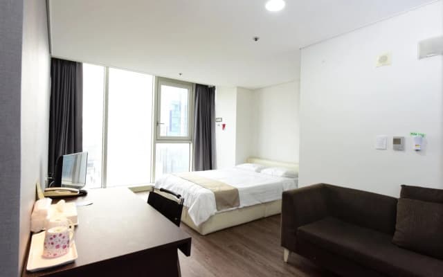 Brown Suites Hotel Sinchon Central