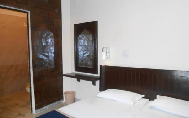 Hotel Kamal ( Nearest to Taj Mahal )