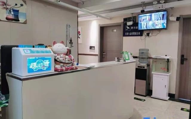 Yuhang Express Hotel (Shangqiu High-Speed Railway Station)