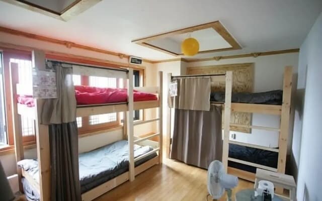 Moncher Guesthouse - Hostel