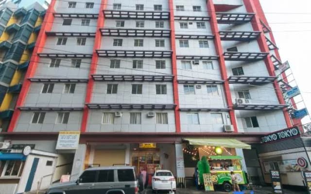 Reddoorz @ Crowne One Condo