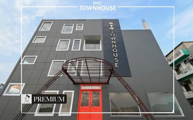 OYO Townhouse 173 Knowledge Park 3
