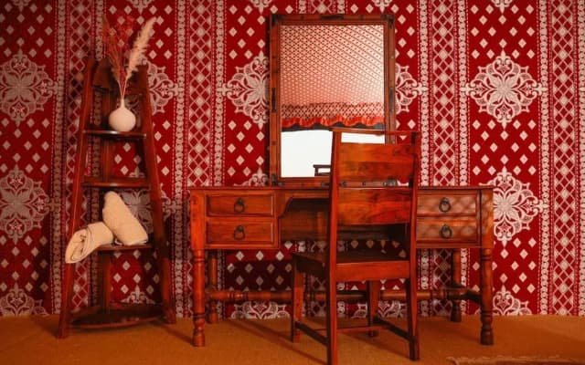 Al Marmoom Oasis Bedouin Tent Experience