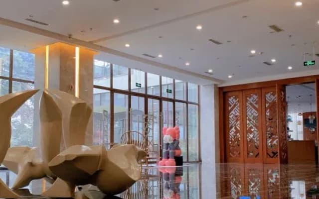 Yijia Hot Spring Resort Hotel (Jiezi Ancient Town Shop)
